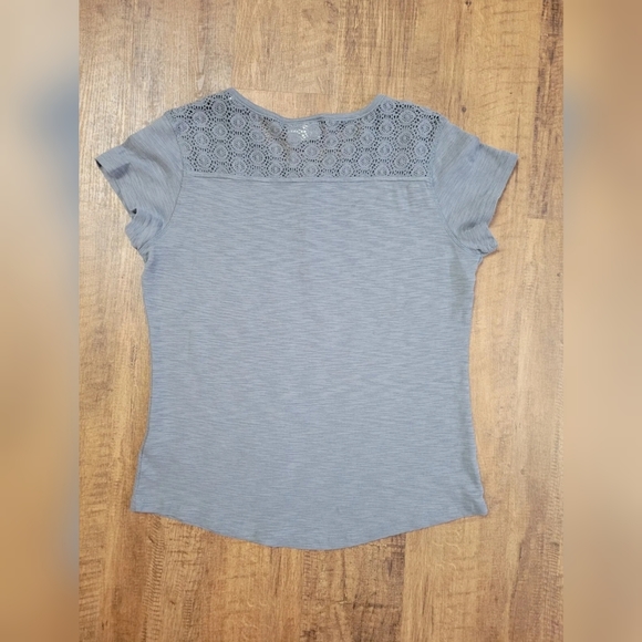 FREE W BUNDLE Bleu Gray crochet detail t-shirt - Picture 9 of 10